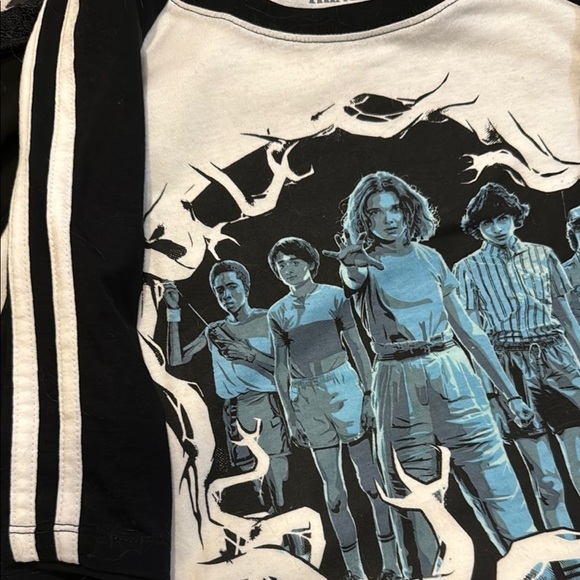 Retired! Stranger Things Raglan tee. - Picture 4 of 4